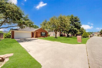 Building Photo - 21611 Country Club Green Way