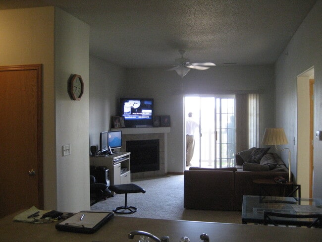 Building Photo - NEW LISTING!!!  Incredible 2 bedroom, 1 bath condo on Iowa City's east side
