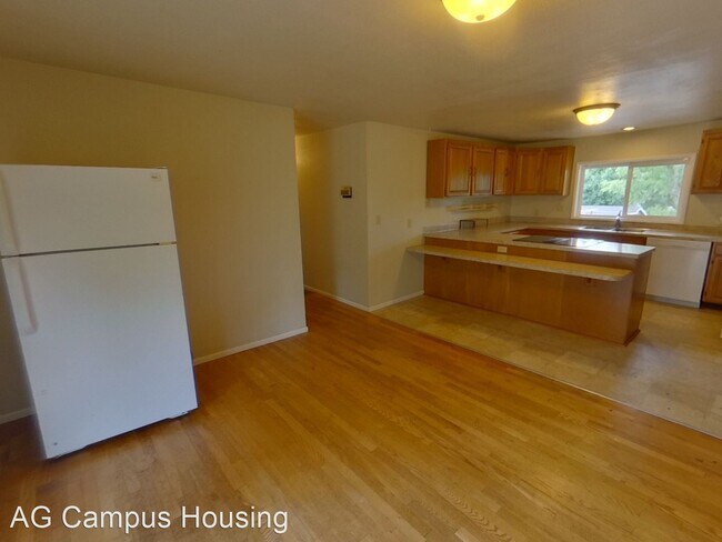 Foto del edificio - 5 br, 3 bath House - 3045 Kincaid St