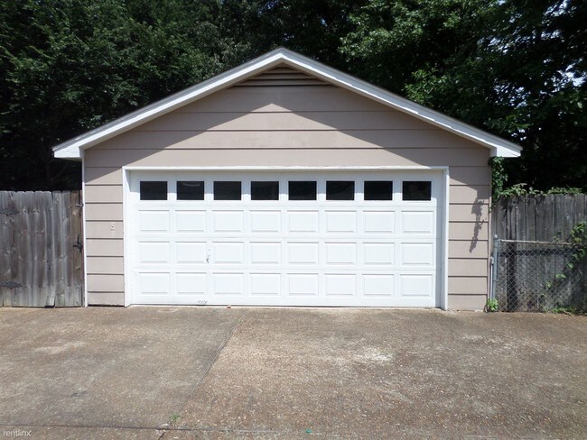 Building Photo - 2206 Woodfield Park Rd