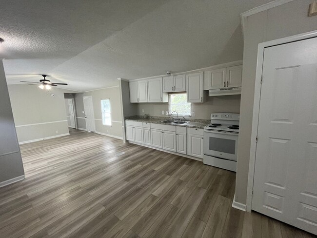 Building Photo - Colony Oaks Homes