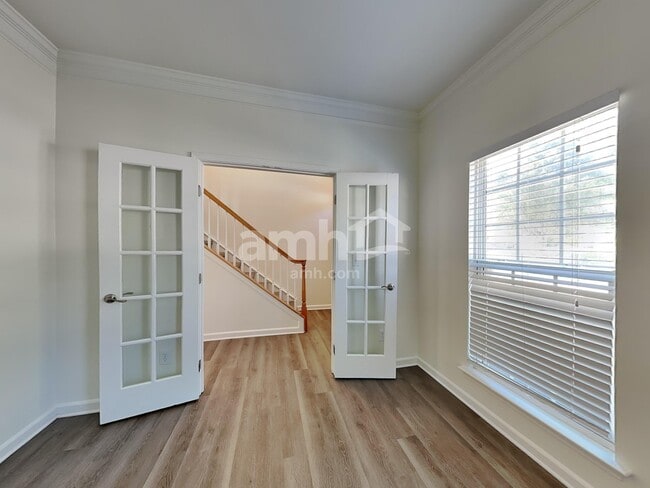 Building Photo - 1015 Farmingham Ln