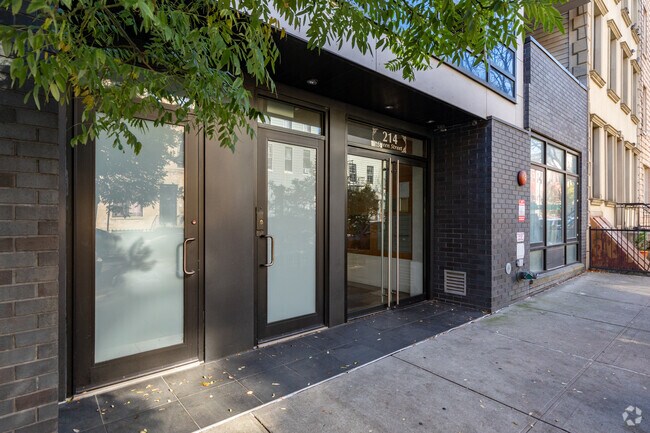 Building Photo - 214 Green St