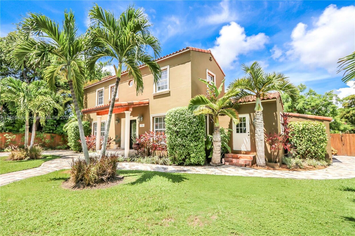 Foto principal - 1700 SW 14th Ave