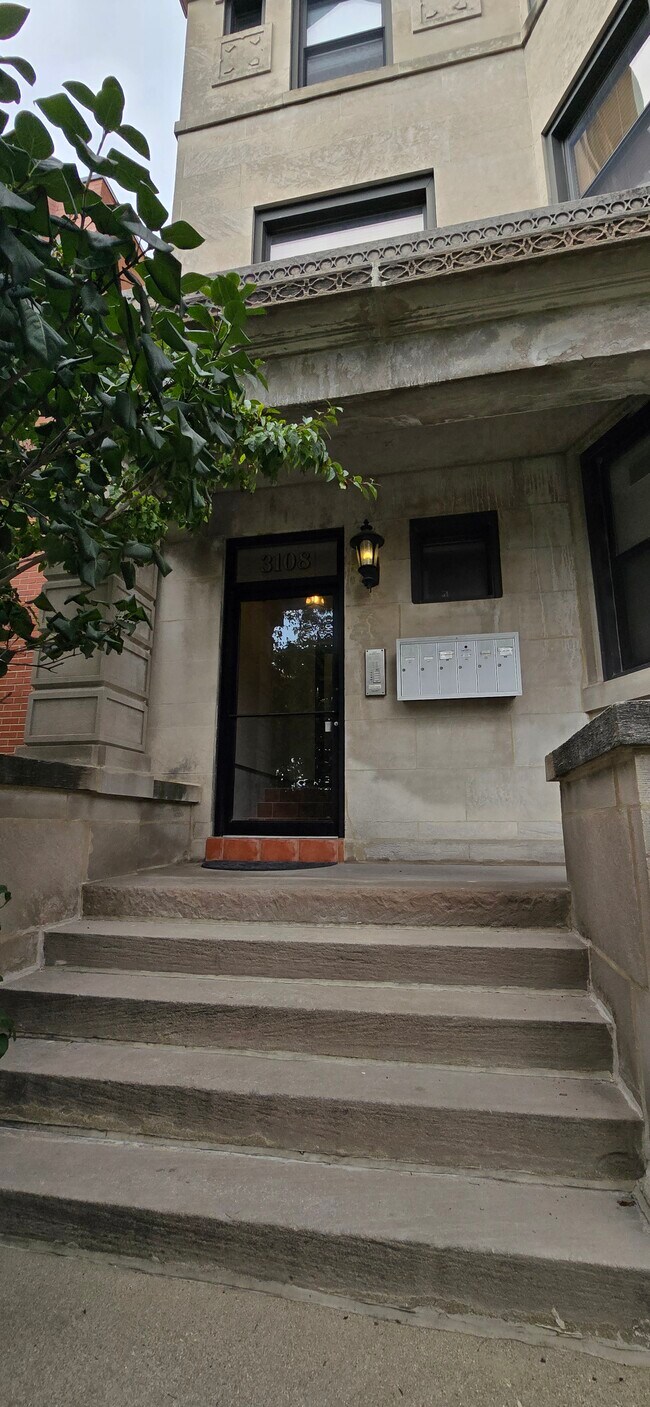 Foto del edificio - 3108 W Logan Blvd