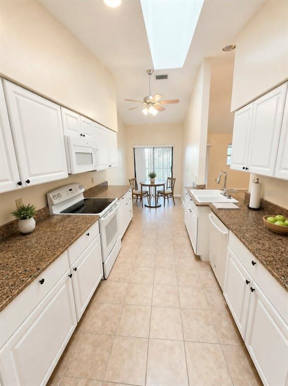 Building Photo - 1203 Saxony Cir