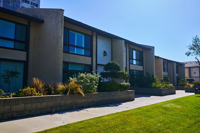 Building Photo - 3520 Maricopa St