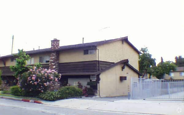 Building Photo - 343 S Arroyo Dr