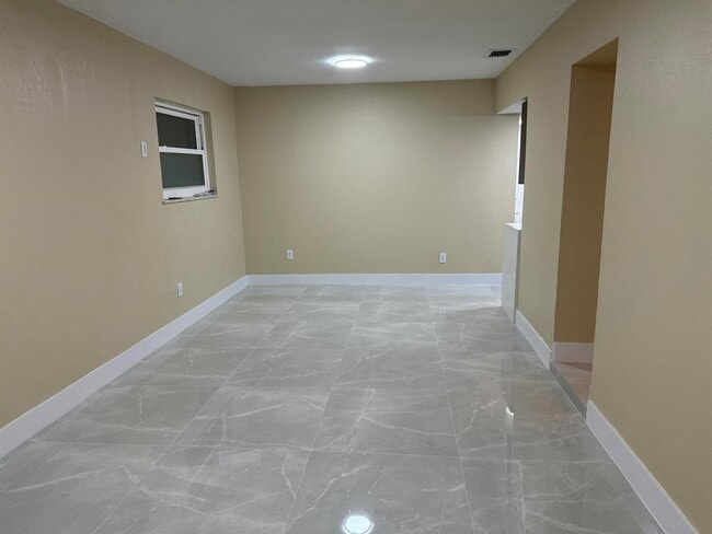 Foto del edificio - 2336 NW 35th St