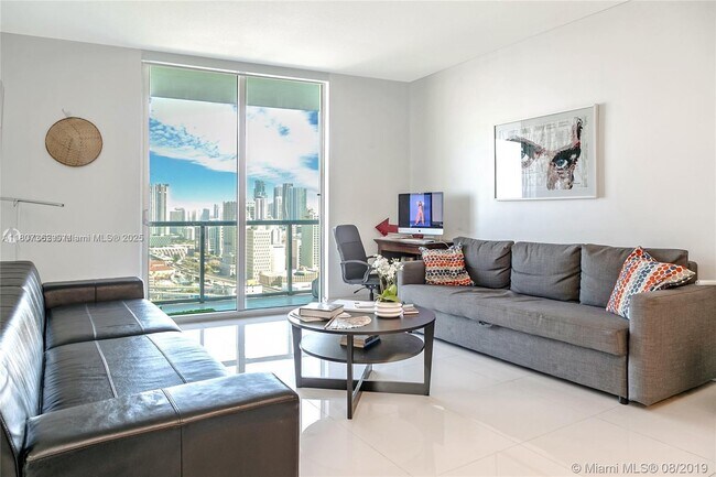 Foto del edificio - 185 SW 7th St