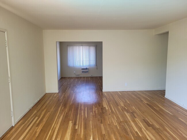 Living Room - 1670 Huntington Dr
