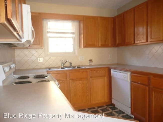 Building Photo - 206 Gables Pl