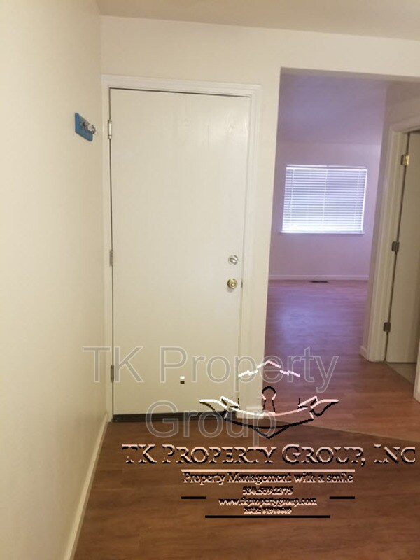 Building Photo - 1335 Oak Ridge Dr