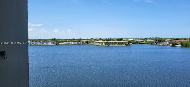 Foto del edificio - 1301 NE Miami Gardens Dr