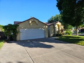 Building Photo - 221 Rector Ln