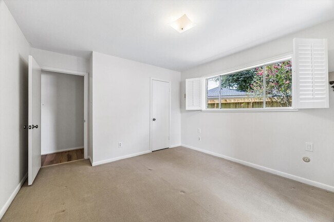 Building Photo - 9402 Brig O Doon Cir