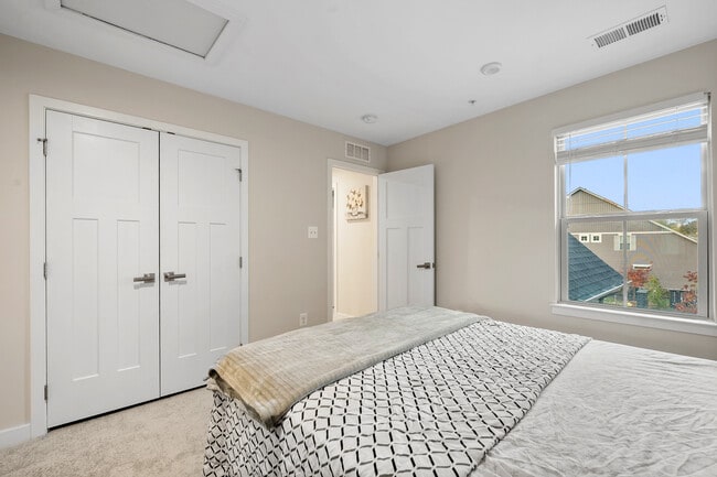 Foto del edificio - 6147 Dock St