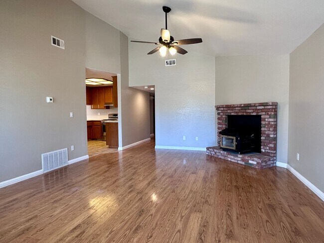Building Photo - SOLAR HOME AVAILABLE NOW!!