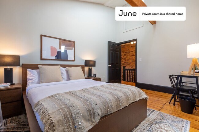 Foto del edificio - Private bedroom in 5 bed/2 bath Home