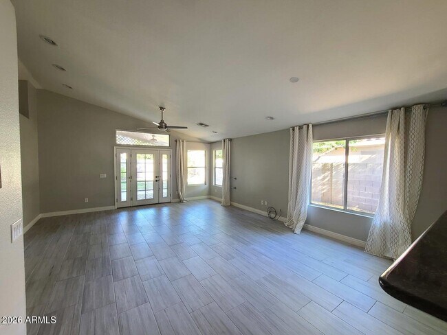 Foto del edificio - 2324 E Browning Pl