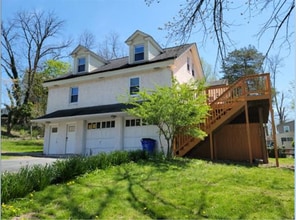 Building Photo - 498 Manatawny St