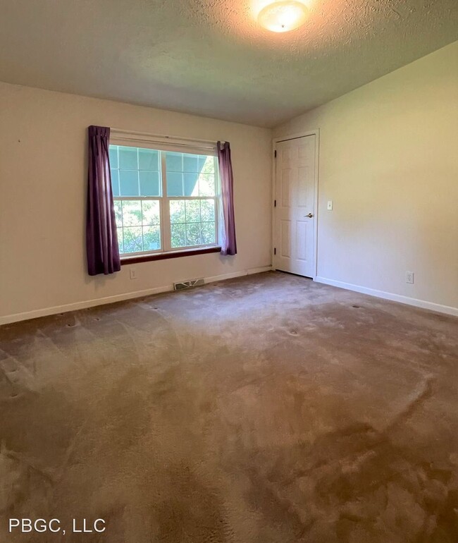 Foto del edificio - 4 br, 2 bath House - 3807 Shelburne Rd