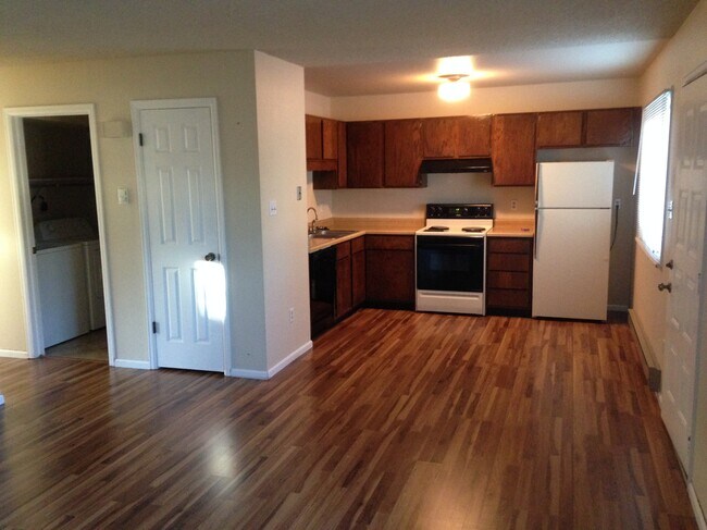 Building Photo - 5415 Akes Dr