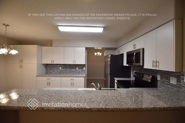 Foto del edificio - 2458 E Jasper Dr