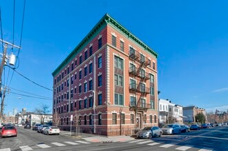 Building Photo - 608 Bramhall Ave