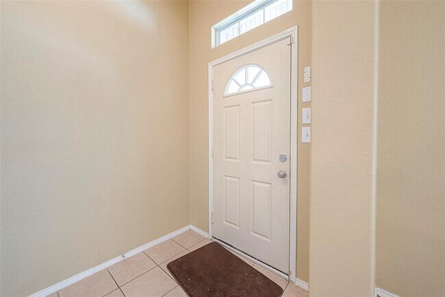 Building Photo - 12027 Canyon Falls Dr
