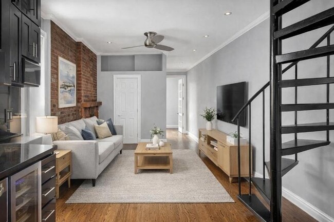 Building Photo - 209 E 25th St