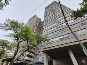 Building Photo - 6301 N Sheridan Rd