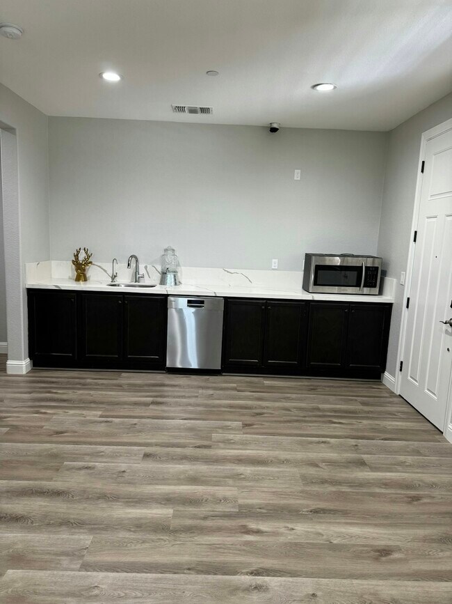Building Photo - 353 Aldrich Place, Unit 1