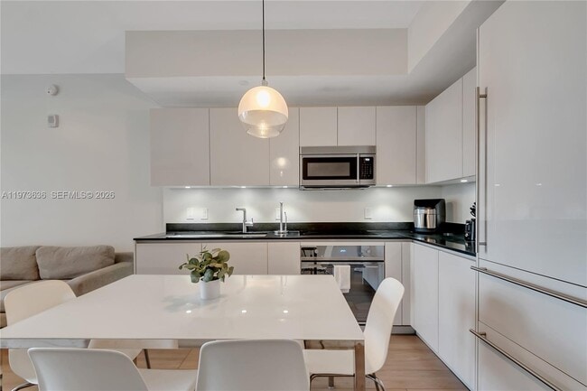 Building Photo - 1010 Brickell Ave