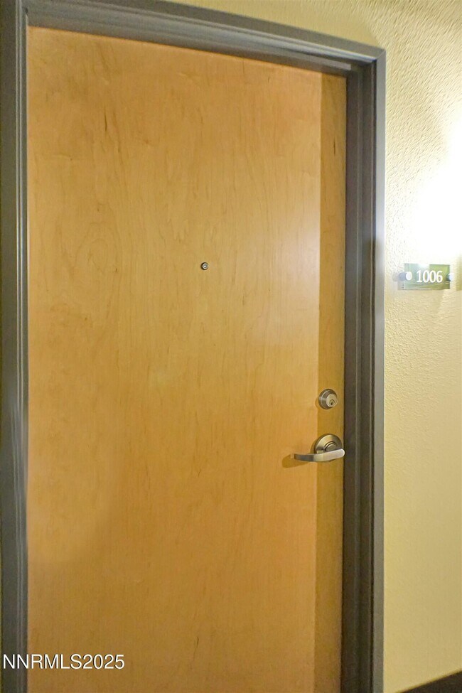 Foto del edificio - 255 N Sierra St