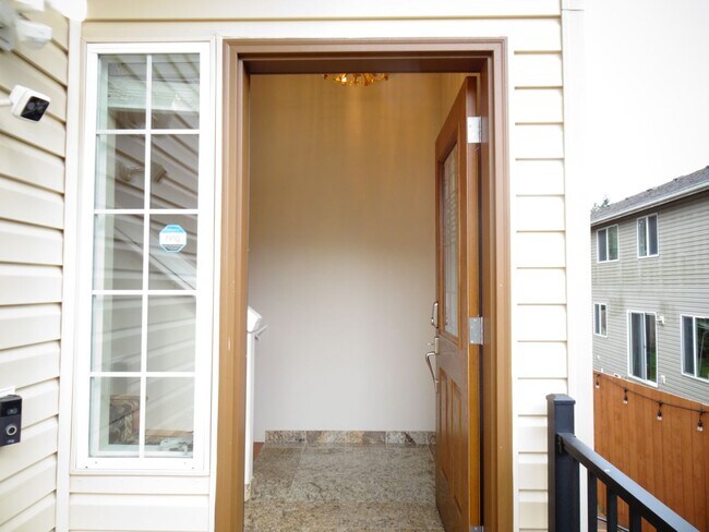 Building Photo - 6 Bed 3 Bath in Lynnwood!