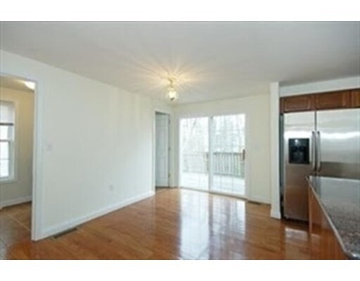 Building Photo - 40 Nile St