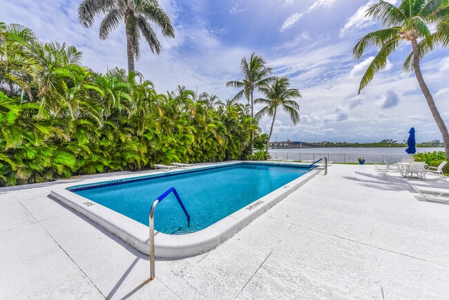 Foto del edificio - 2860 S Ocean Blvd