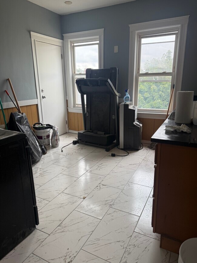 kitchen-will be cleared - 7 Crowell St