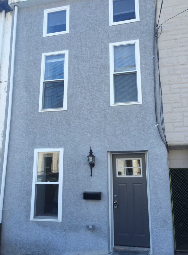 Primary Photo - 4742 Umbria Street