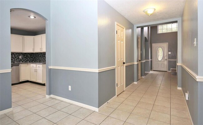 Building Photo - 13506 White Oak Landing Blvd