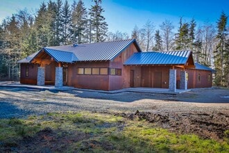 Building Photo - 673 E Peters Rd