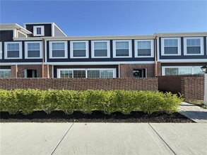 Building Photo - 302 Highbridge Ln