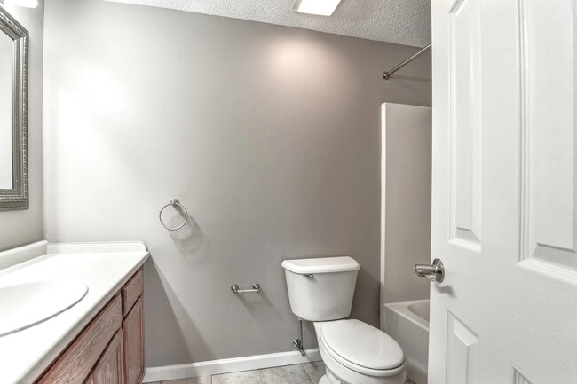 Building Photo - Village Green