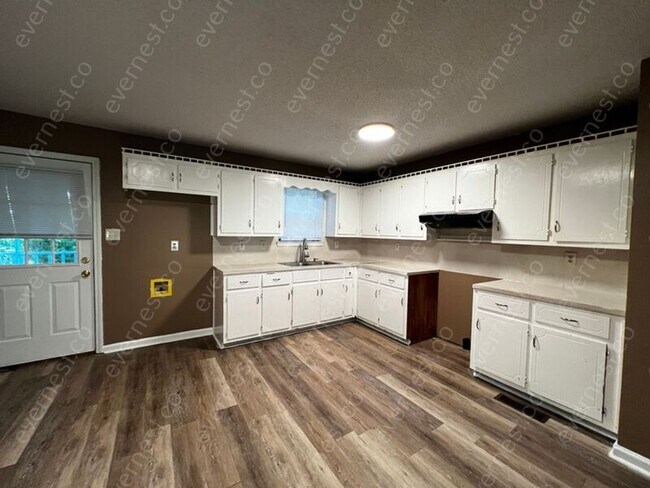 Building Photo - 1312 Winola Ln