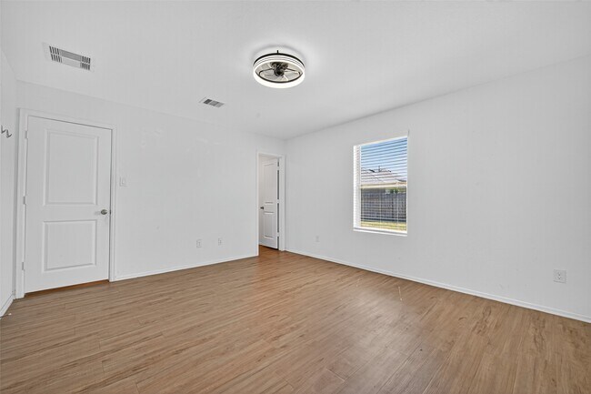 Foto del edificio - 7811 Sundrop Hl Trl