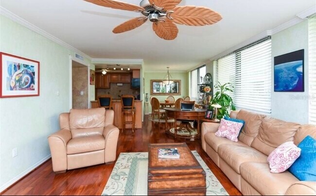 Building Photo - 707 S Gulfstream Ave