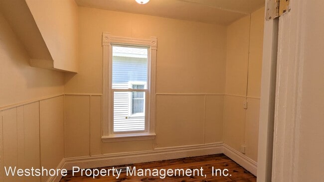 Building Photo - 3 br, 1 bath House - 384 Iona Ave.