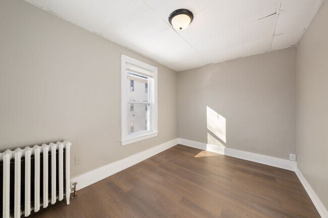 Building Photo - 22 Florence St