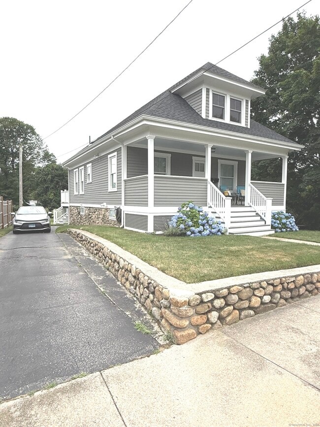 Building Photo - 2 Maple Ave